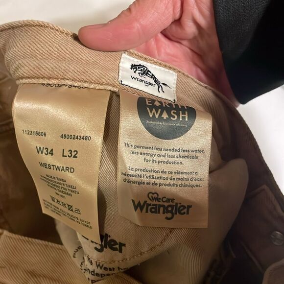 NWT Wrangler Earthwash Jeans - Picture 12 of 16